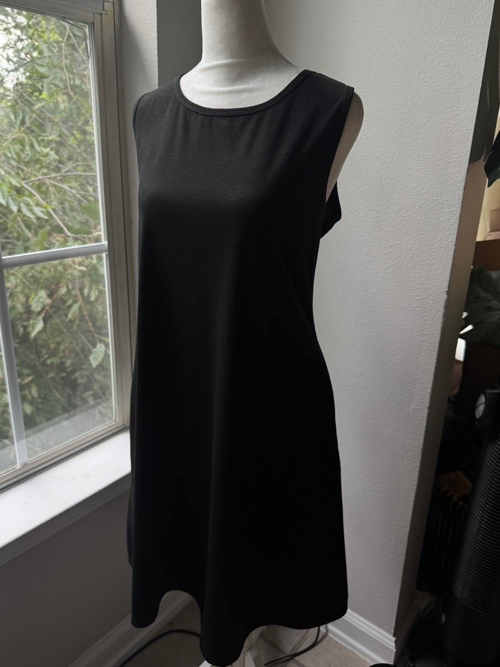 Classic Sleeveless Black Shift Dress